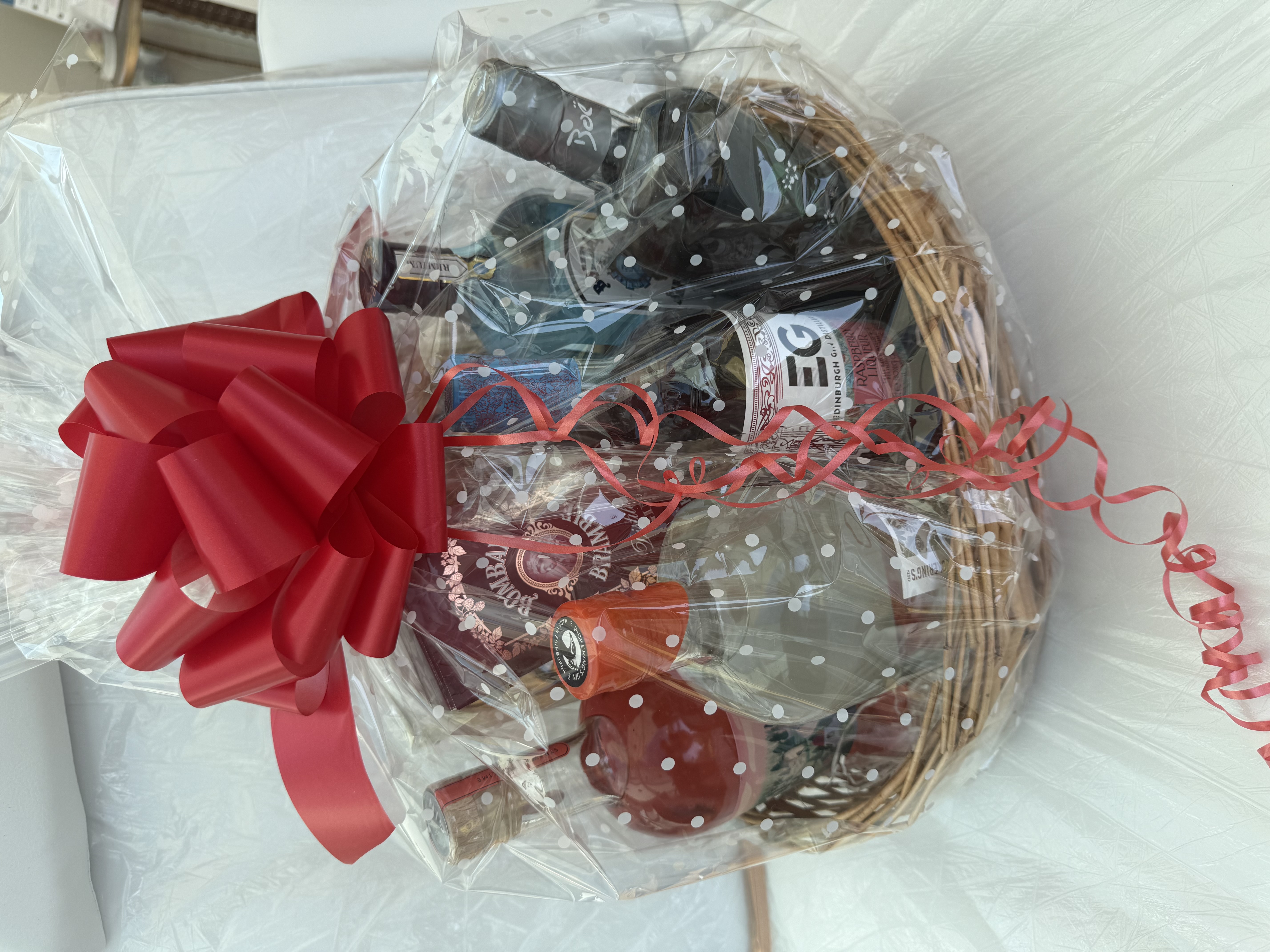 Delux 6 Bottle Gin Hamper
