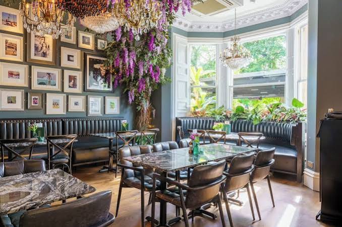 Champagne dinner & overnight Stay at the Black Ivy