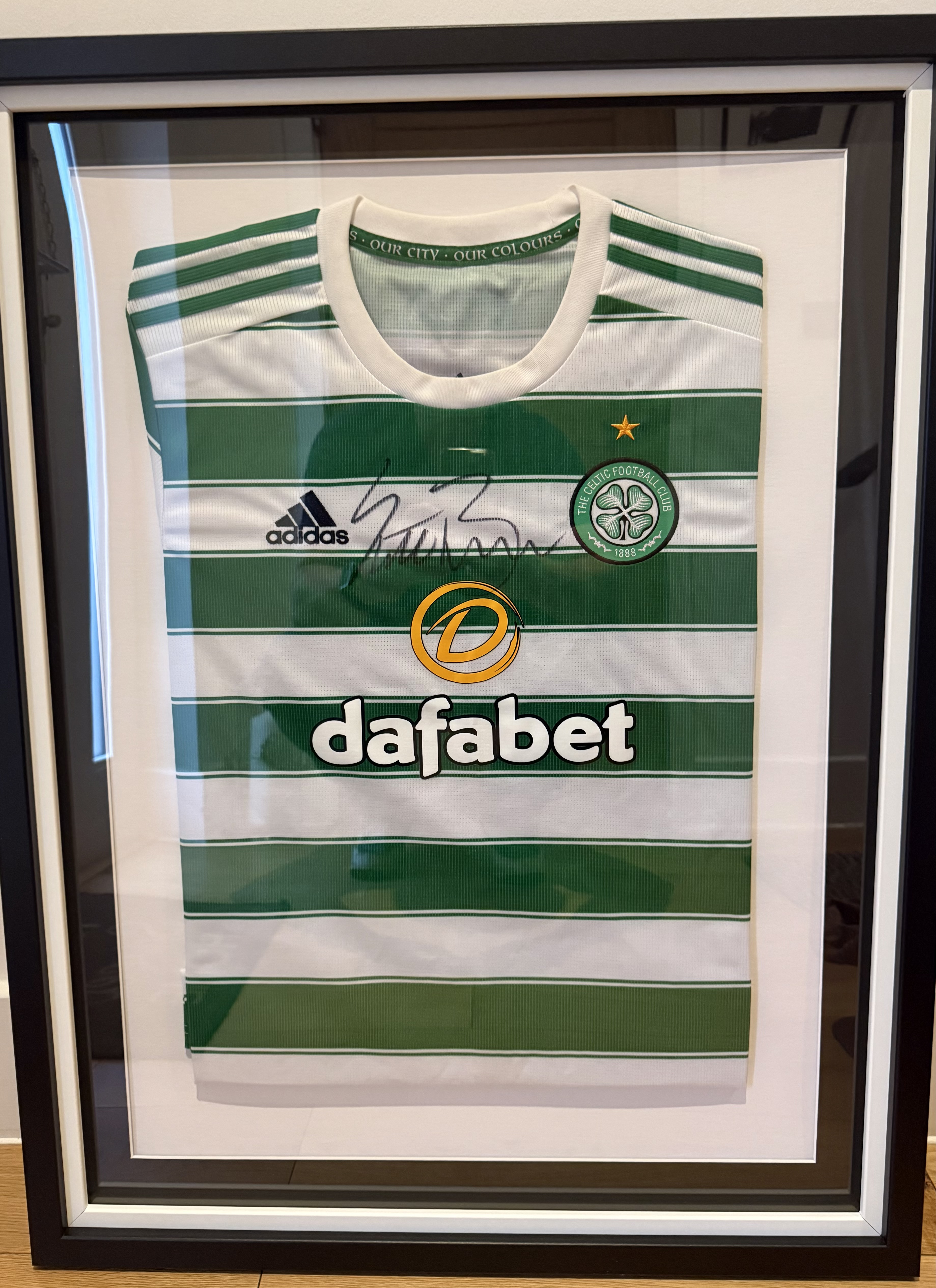 Scott Brown Signed Celtic top